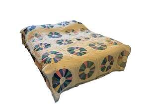 Vintage Hand Sewn Yarn Tied Dresden Plate Quilt 78”x61”
